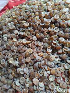 กระดุมทำมือจากเขาควายทรงกลม หลากสีสัน กันน้ำ คุณภาพสูง สำหรับงาน DIY เสื้อผ้าและเครื่องประดับ ขายส่งแบบธรรมชาติ - Product Image 4