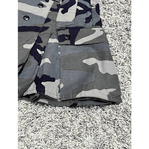 Kilt écossais utilitaire camouflage gris avec poches cargo et rabats à pression, style rock punk - Product Image 4
