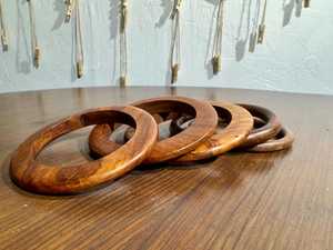 Colección de Pulseras de Madera Hechas a Mano de Lujo, Juego de 3 Brazaletes de Madera con Acabado Artesanal, Emporium Exports Uttar - Product Image 3