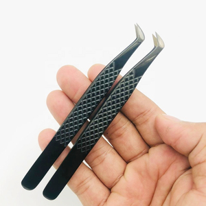 MAHFOOZ INSTRUMENTS Pinzas Profesionales para Pestañas de Acero Inoxidable Negro Mate, Punta de Fibra Suave, Agarre de Diamante, Gran Venta - Product Image 1