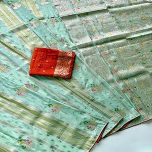 Sari en viscose de soie VASTRA COTTAGE Pure Chinya avec tissage Zari doré, motif floral Minakari Butta, teint à la main, et blouse contrastante - Product Image 2