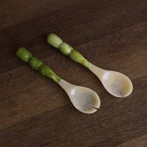 Ensemble de 2 serveurs à salade en résine marbrée verte, légers, compatibles lave-vaisselle, SOFIYA CRAFT - Product Image 2