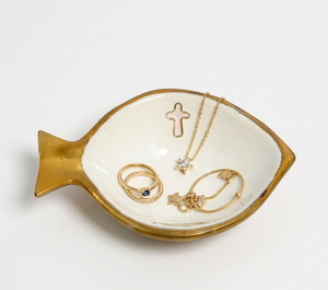 Bandeja de aluminio artesanal con forma de pez, con esmalte color burdeos intenso, detalles en latón y un elegante motivo central blanco. - Product Image 2