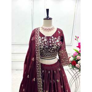 Vestido de noche granate de diseñador bordado Lehenga Choli talla M para fiestas y ocasiones especiales - Product Image 1