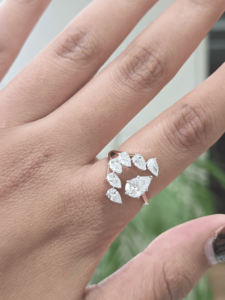 แหวนหมั้นเพชรทรงลูกแพร์เพาะเลี้ยงสำหรับผู้หญิง รับรองโดย IGI ทอง 14K น้ำหนัก 1.77 กะรัต ประดับเพชรแบบ Halo Cluster Prong Setting ดีไซน์หรูหรา - Product Image 1