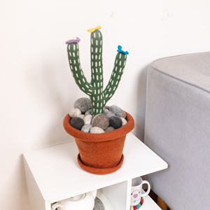 Cactus de Fieltro de Lana Hecho a Mano con Maceta – Decoración de Plantas de Fieltro Verde, Decoración para el Hogar al por Mayor, Artesanía Ecológica de Comercio Justo - Product Image 3