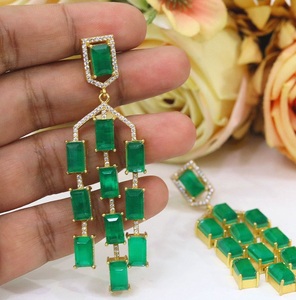 Boucles d'oreilles pendantes élégantes en laiton plaqué or de qualité supérieure, serties de zircons CZ, pour femme, idéales pour les soirées et les fêtes - Product Image 2