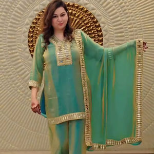 ชุดคุर्ติผ้าไหมเฟนดี้พรีเมียมปักลายกระจก พร้อมกางเกงปาลาซโซ่ และผ้าคลุมไหล่ดีไซเนอร์ - Product Image 1