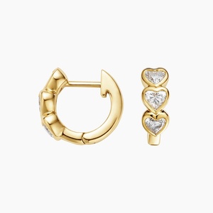 Pendientes Huggie de Oro Amarillo con Diamante Tallado en Forma de Corazón, Estilo Romántico, para Uso Diario de Mujer - Product Image 3