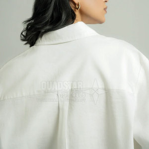 Tops Casuales de Mujer en Color Sólido de Alta Calidad, Corte Regular, Logotipo Personalizado Impreso en la Parte Delantera, Diseño Simple, 100% Algodón - Product Image 6