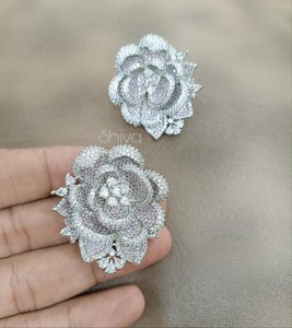 Pendientes de circonita plateados de moda con circonita esmeralda talla pera, joyería de aleación de moda para mujer, ideal para ocasiones especiales. - Product Image 2