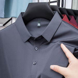 เสื้อเชิ้ตผู้ชายสีกรมท่า แขนสั้น ผ้าฝ้ายอ๊อกซ์ฟอร์ด พิมพ์ลายสีพื้น สไตล์ลำลอง ทรงปกติ ติดกระดุมด้านหน้า โลโก้ที่คอเสื้อด้านหลัง - Product Image 6