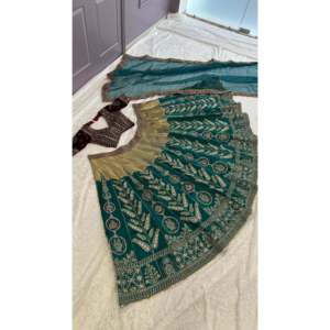 Lehenga Choli de poliéster para fiesta con bordado de hilo y lentejuelas - Product Image 1