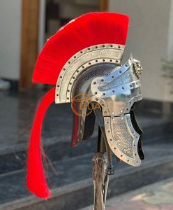 Casque de Centurion Romain Médiéval Gravé - Armure en Fer Poli avec Plume de Crin Rouge - Objet Historique de Collection pour Noël et Halloween - Product Image 3