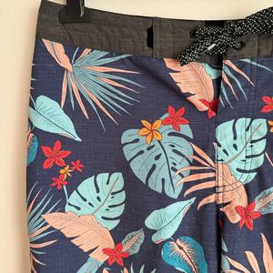 Shorts de bain pour hommes, vêtements de surf pour hommes, shorts de bain personnalisés, shorts de bain et maillots de bain pour hommes - Product Image 4