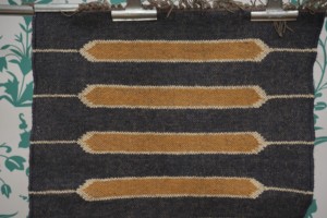 Tapis de salon marocain géométrique Kilim fait main, rectangulaire, en laine et acrylique, à poils moyens, avec envers antidérapant en latex, écologique - Product Image 2