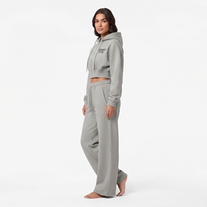 Conjunto de dos piezas de ropa casual de alta calidad para mujer al por mayor: Top corto con cremallera completa y sudadera con hombros caídos, y pantalón jogger de pierna ancha. - Product Image 2