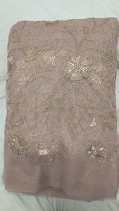 Robes ethniques de mariée pour femmes, en tissu tissé léger, avec broderie florale riche, travail de Zari et de sequins, de créateur - Product Image 5