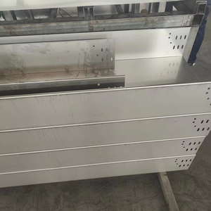 Bandeja Portacables Perforada y Ventilada de Acero Galvanizado en Caliente con Recubrimiento en Polvo para Construcción Industrial - Product Image 1