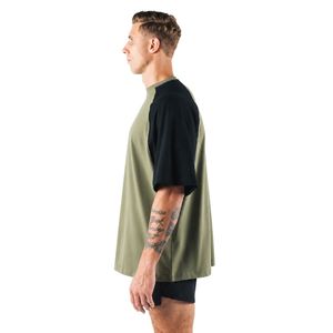 Camiseta Raglán Extra Grande para Hombre en Verde Oliva y Negro, Cuello Redondo, Algodón Suave, Estilo Urbano Informal - Product Image 3