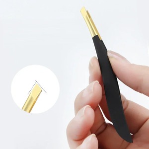 Pinzas para Cejas de Acero Inoxidable Chapadas en Oro de Lujo con Punta Curva y Puntiaguda, Antiestáticas, con Mango Cómodo, en Negro, Blanco y Plateado - Product Image 4