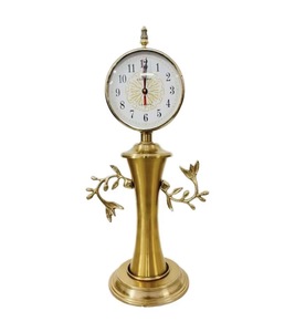 Reloj de Mesa Clásico de Latón con Patrón Circular, Movimiento Mecánico Silencioso, Funciona con Batería, Estilo Tradicional, Reloj Decorativo - Product Image 1