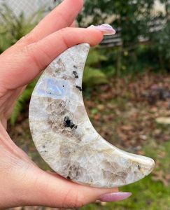 จี้คริสตัลธรรมชาติรูปพระจันทร์สีรุ้งพร้อมตะขอเงิน สำหรับเครื่องประดับบำบัดรักษา ใช้ในทางจิตวิญญาณและการทำสมาธิ ตามหลักฮวงจุ้ย - Product Image 2