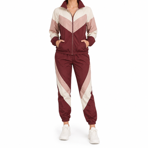 Ensemble de survêtements imperméables 2 pièces pour femmes, personnalisable avec logo, en nylon/coton mi-lourd, coupe-vent décontracté à capuche - Product Image 3