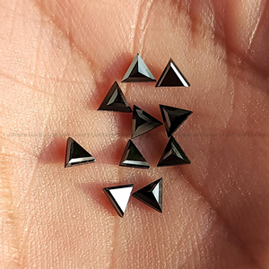 Diamante natural negro opaco de corte triangular de 3.5 x 3.5 mm para la fabricación de joyas como anillos, pulseras, collares y pendientes. - Product Image 6
