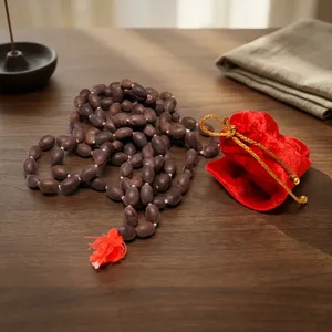 Collier de méditation traditionnel indien en bois de santal rouge naturel Lal Chandan Mala fait main, style zen asiatique, pour Diwali - Product Image 6