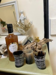 Verres à bière ronds faits à la main, écologiques et modernes, avec gravure personnalisée pour la décoration de la maison - Product Image 6