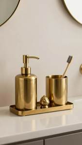 Ensemble de salle de bain scandinave en laiton au design épuré pour une décoration minimaliste et des accessoires modernes pour la maison - Product Image 4