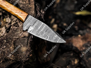 มีดดาบเหล็กดามัสกัสขนาด 3 นิ้ว ใบมีดคมกริบ ปลายแหลม ด้ามจับเต็มด้าม สำหรับพกพา ใช้ในชีวิตประจำวัน เอาตัวรอด ตั้งแคมป์ กิจกรรมกลางแจ้ง พร้อมปลอกหนัง ด้ามไม้ปักก้า รับผลิตแบบ ODM/OEM - Product Image 3