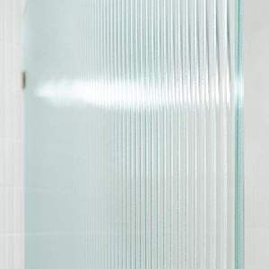 Porte de douche moderne en verre trempé nervuré et cannelé pour la rénovation de salles de bain, les entrepreneurs, les hôtels, les appartements et les logements multi-appartements - Product Image 1