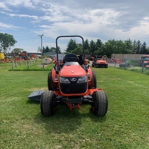 Tracteur Kubota B2301 4x4 robuste avec accessoires de chargeuse-excavatrice, idéal pour les petites exploitations agricoles, les projets de jardinage et l'aménagement paysager. - Product Image 6