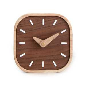 Horloge de bureau minimaliste carrée en bois, ton noyer foncé, cadre bicolore, horloge analogique silencieuse à quartz, horloge de table moderne pour le bureau - Product Image 1