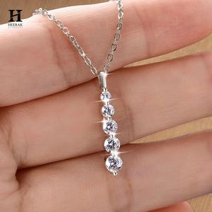 Élégant pendentif goutte de diamant gradué en or 14 carats, collier minimaliste, bijoux fins - Product Image 4