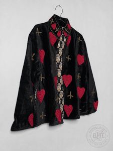 Veste en velours noir Suzani faite à la main, brodée de fleurs, cœur rouge, col mandarin, kimono artisanal, style bohème, vêtement d'extérieur pour l'automne - Product Image 2