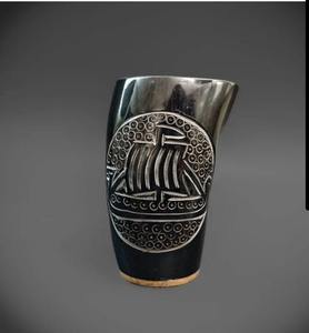Verre à boire en corne artisanal de luxe de haute qualité, gravures sur verre, corne à boire Viking personnalisée avec logo, verre à boire court en forme de corne - Product Image 4
