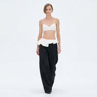 Nouvelle Collection – Top Camisole Femme Sexy Blanc à Bretelles Fines, Volants et Ourlet Peplum Asymétrique Tissé – Idéal Été – Vente en Gros Personnalisée