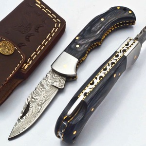 Cuchillo Plegable de Acero de Damasco Hecho a Mano, Hoja de Punta Caída, Mango de Madera, Apertura con Perilla, Cuchillo de Caza de 7 Pulgadas - Product Image 1