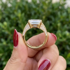 Elegante Anillo de Diamante Cultivado en Laboratorio con Corte Esmeralda de 2, 3 y 4 Quilates, Colección de Joyería de Boda Solitario en Oro Amarillo - Product Image 4