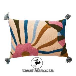 Housse de coussin carrée de style nordique bohème ethnique, technique brodée et tuftée avec pompons, vintage, écologique, personnalisable, OEM, vente en gros - Product Image 1