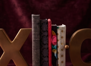 Porte-livres design typographique alphabet, texture moulée, pièce maîtresse de bureau, article pour fournisseur de commandes en gros - Product Image 4