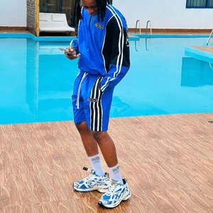 Ensemble de survêtement personnalisé en nylon avec coupe-vent, short et sweat à capuche en polyester - Product Image 6