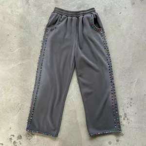 Chándal de Alta Calidad Personalizable con Diseño Urbano, Poliéster/Algodón, Pedrería, Lavado Ácido, Transpirable, Impresión Serigráfica - Product Image 3