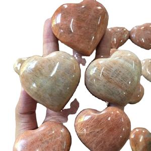 Venta al por mayor de piedras preciosas semipreciosas naturales melocotón piedra lunar corazón-Palmstone para decoración del hogar Feng Shui meditación recuerdo propósito - Product Image 1
