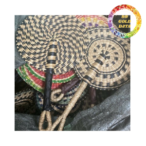 Éventail unique en jonc tressé, fait main, en herbe naturelle, disponible en différentes couleurs, tailles et formes pour l'été - Product Image 4