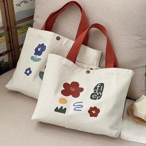 Sac fourre-tout en coton personnalisable imprimé de fleurs, écologique, résistant à l'eau, lavable, style moderne, poignées rouges, blanc - Product Image 1