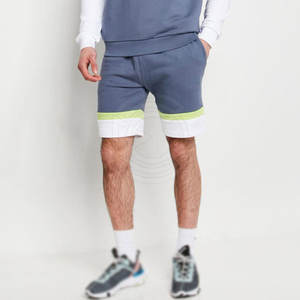 Shorts pour hommes en tissu doux au toucher, conçus pour le confort, dotés d'un matériau léger et d'un look décontracté, simple et moderne. - Product Image 3